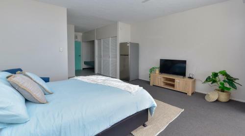 Studio Apartment, Centre Of Airlie With Sea Views