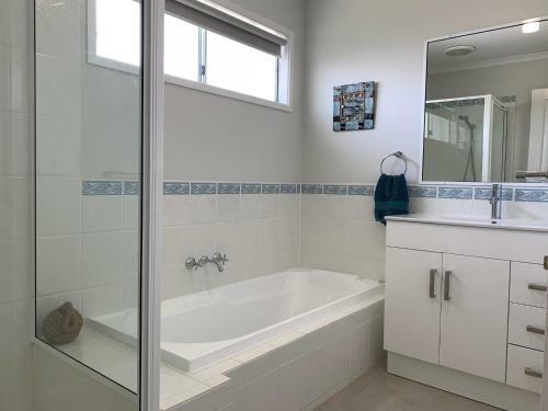 31 Seascape Ave, Cowes