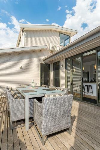 Sea View: Luxury Beachfront