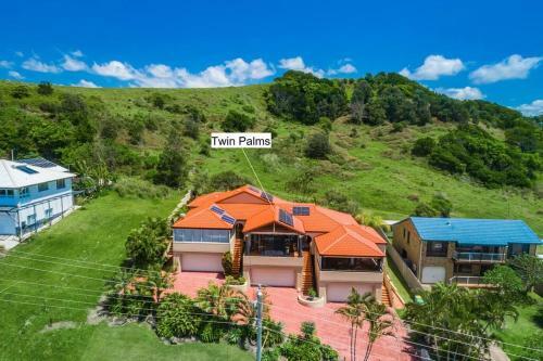 Twin Palms Lennox - Centrally Located With Ocean Views.