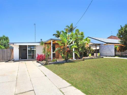 Saleng 51 - Three Bedroom Beach Pad - Only 200 Metres To Beach Access!