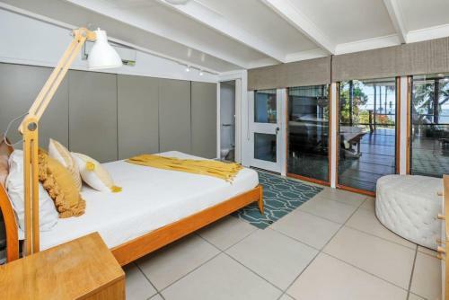 Stylish Beachfront House With Private Pool