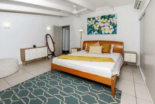 Stylish Beachfront House With Private Pool