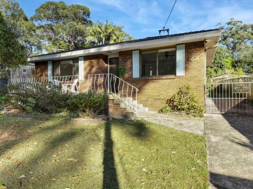 A Classic Bayside Pet Friendly Cottage