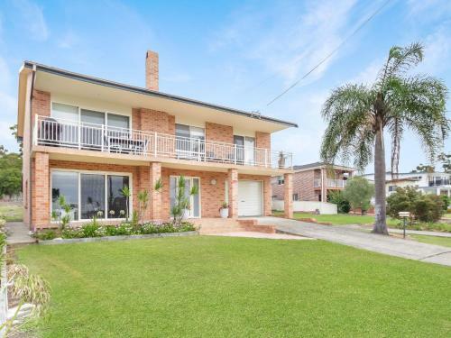 Spacious And Comfortable And Only A Three Minute Walk To The Beach