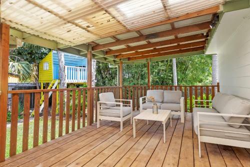 Lush, Beachside 3-bed House With Outdoor Deck