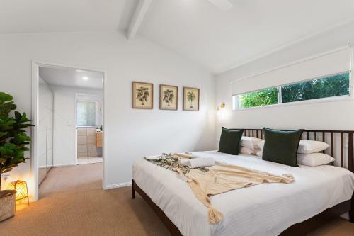 Lush, Beachside 3-bed House With Outdoor Deck