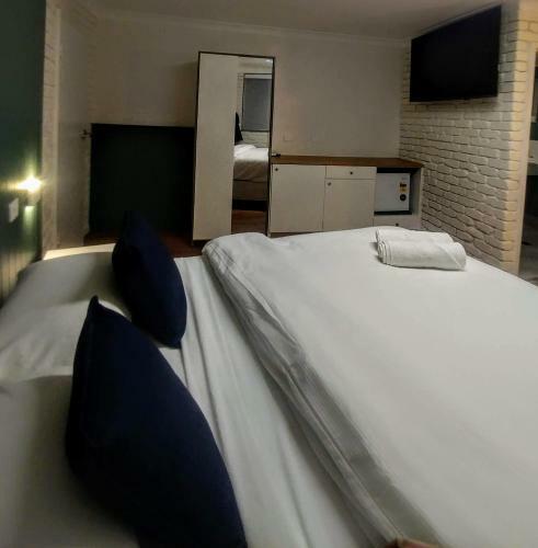 Bay House Motel
