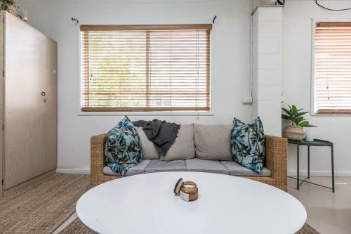 Coco's - Coastal Style Beach House With Views