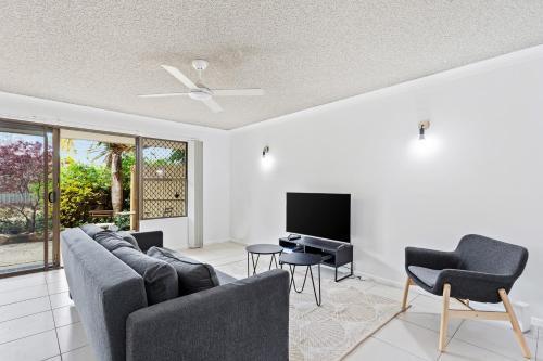 Blissful Beachside Pad / Sunrise Beach