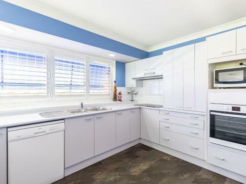 151 Sandy Point Road Large House With Waterview Air Conditioning And Wifi