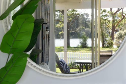 Hotel Calm Waters Waterfront Cottages