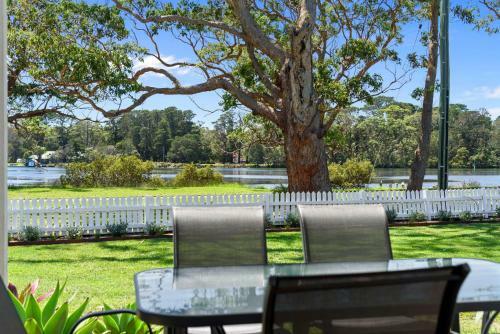 Hotel Calm Waters Waterfront Cottages