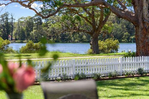 Hotel Calm Waters Waterfront Cottages