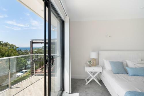 Modern Beach Home, Stunning View And Great Garden