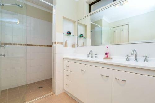 Loralyn - Waterfront, Wheelchair Accessible