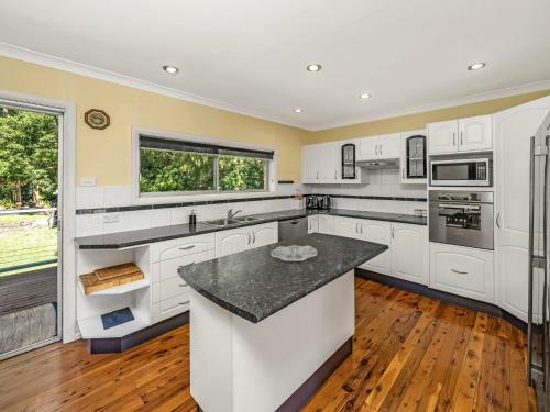 A Peaceful Sanctuary Just A Short Drive To Hyams Beach