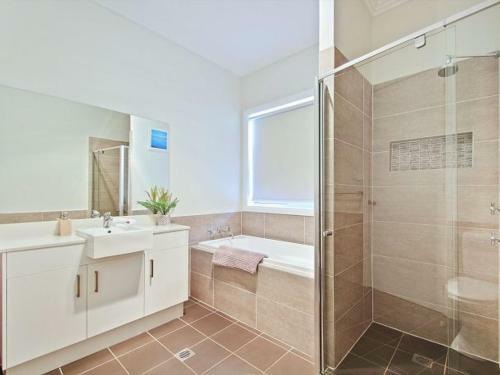 Luxury Spacious Entertaining Areas And Close To Hyams Beach