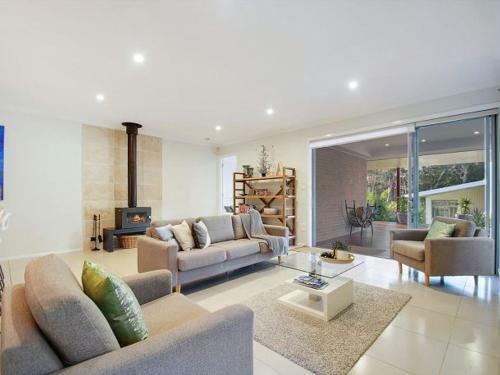 Luxury Spacious Entertaining Areas And Close To Hyams Beach