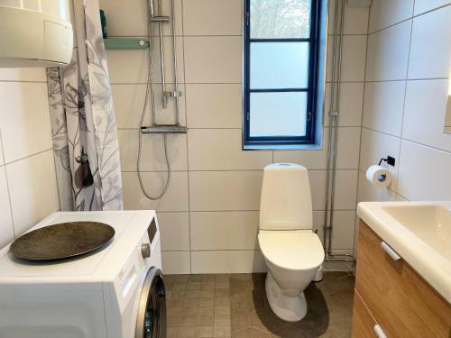 Well-equipped Cottage In Vaxjo 500 M From Helgasjon