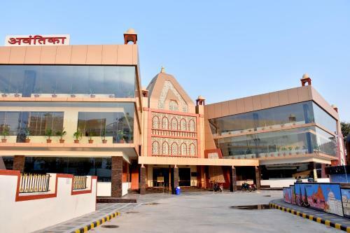 Hotel Avantika Taurus International