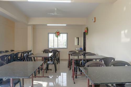 Hotel Oyo 81616 Omkar Executive