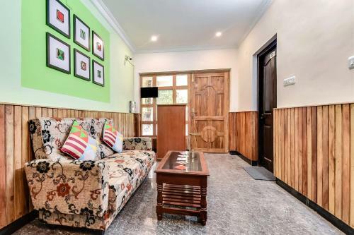 Hostal Oyo 78744 Limra Residency