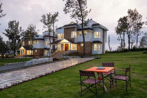 Stayvista At Villa Hugel