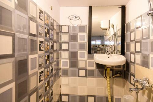 Hotel Aakash Rooms And Cottages,