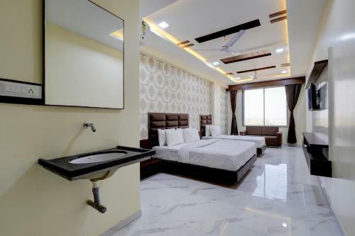 Collection O 87133 Hotel Moon View