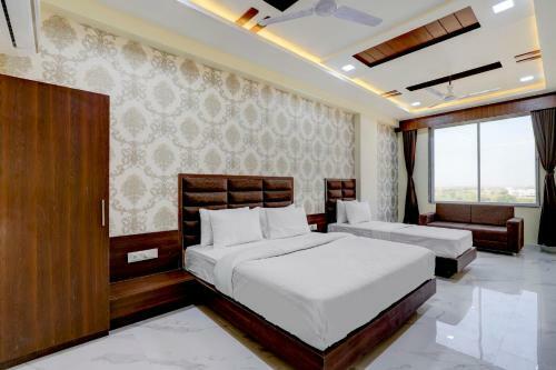 Collection O 87133 Hotel Moon View