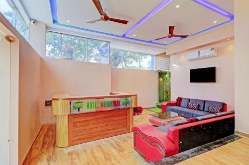 Oyo Flagship 80650 Hotel Green Way