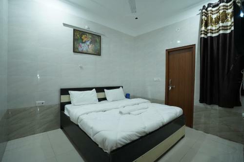 Hotel Trilok Dham By Wb Inn