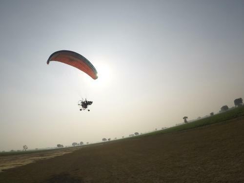 Power Paragliding (air Safari)