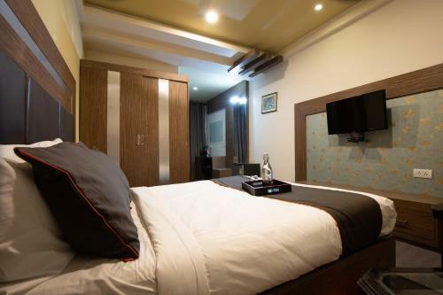 Hotel Collection O 81517 Pearl Inns Executive