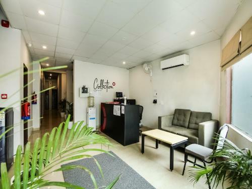 Hotel Collection O 81517 Pearl Inns Executive