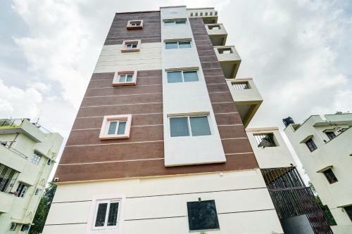 Hotel Oyo 82631 Dms Service Apartment