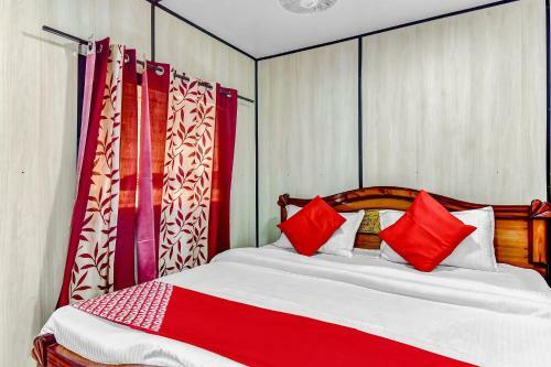 Hotel Oyo 82601 Social Kinaraa