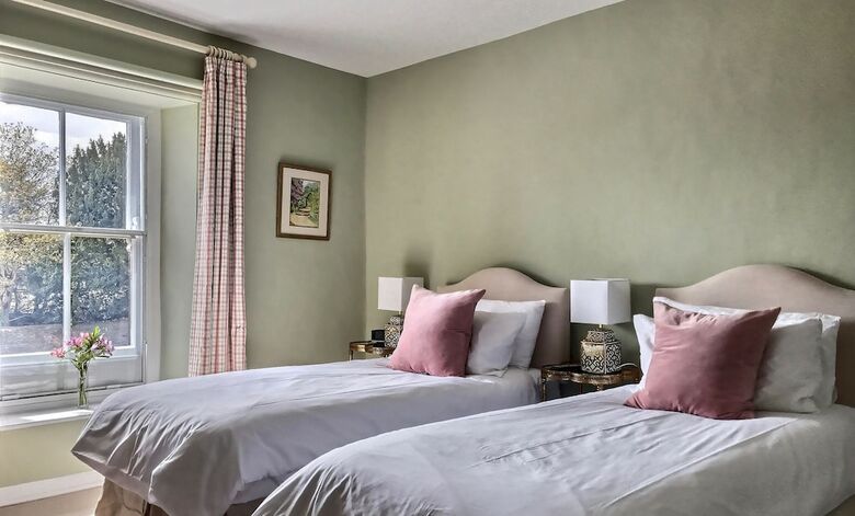 Bed & Breakfast Grove House