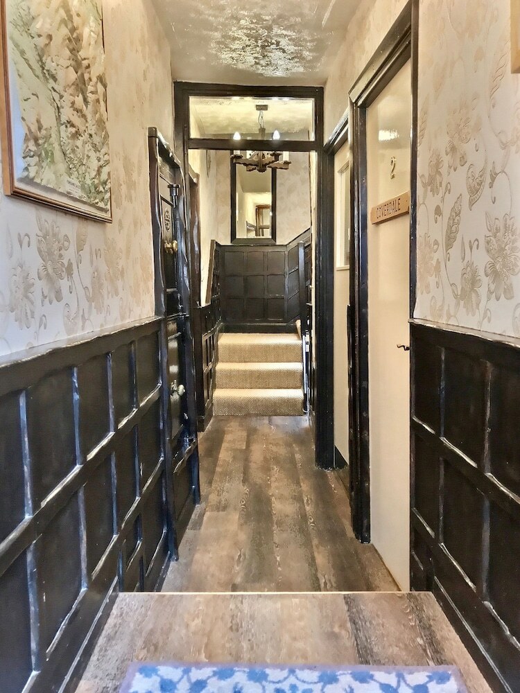 Bed & Breakfast Grove House