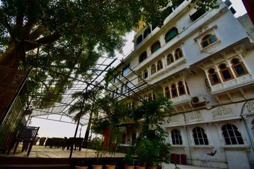 One Light Hostel
