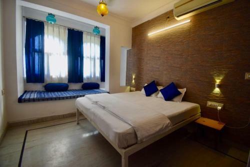 One Light Hostel