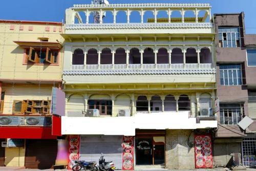 Hotel The Ishani Vilas