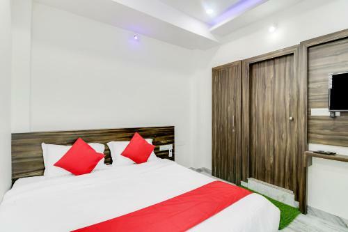 Oyo 48493 Hotel Leela Inn