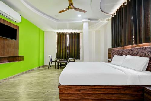 Oyo 86002 Hotel Komal Palace