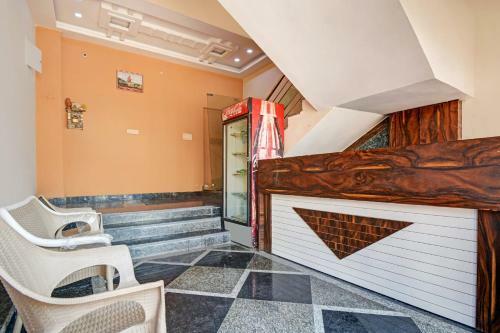 Oyo 86002 Hotel Komal Palace