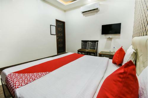 Oyo 40182 Hotel Apple Inn