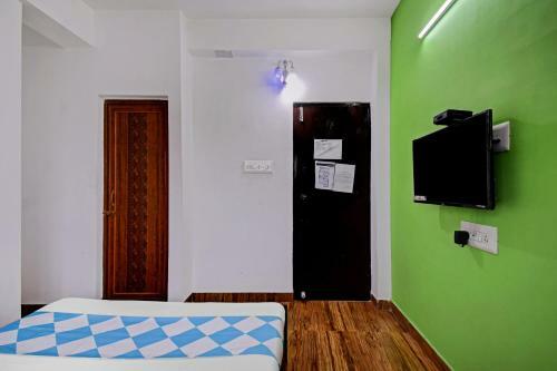 Hostal Oyo 80645 Rose Inn