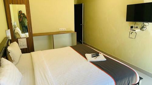 Center Point The Hotel By Travelkartonline