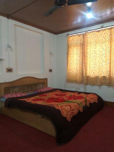 Hostal A 10 Bedroom Guesthouse